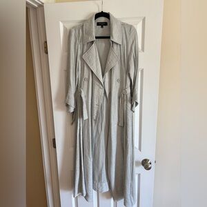 NWOT Max Studio pale gray/silver unlined trench. Lightweight